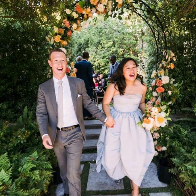 Mark Zuckerberg tái hiện ảnh cưới cũ nhân 10 năm ngày cưới - Ảnh 3
