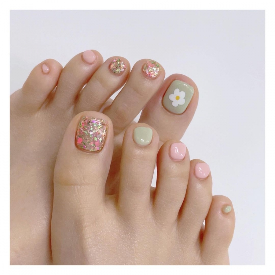 Nail chân đơn giản, dễ làm - Làm nail chân không nên bỏ qua | Để có bộ nail  chân đẹp cần lựa chọn được màu Sơn tôn da của khách hàng