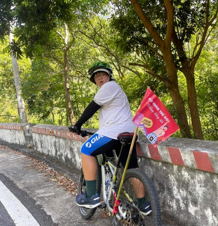 Ý tưởng đạp xe “xuyên Việt” từ Đà Nẵng ra Hà Nội của Hoàng Quốc Anh (2007) nảy lên từ sau khi cậu bé này hoàn thành chặng đường dài 60km từ Đà Nẵng đến Hội An trước đó.
