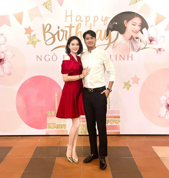 Thiếu gia nhà tỷ phú Johnathan Hạnh Nguyễn luôn ở sát bạn gái trong ngày sinh nhật của cô