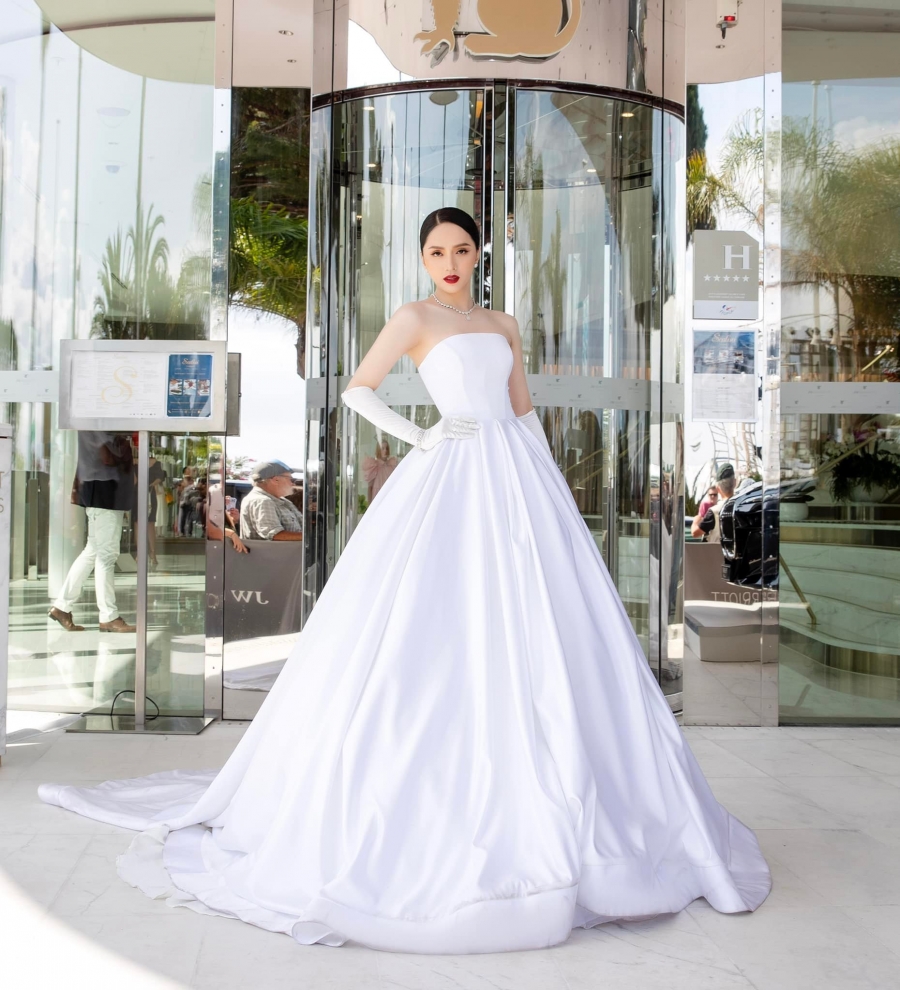 Hương Giang trên thảm đỏ Cannes như cô dâu, netizen tưởng qua Pháp chụp ảnh cưới - Ảnh 8