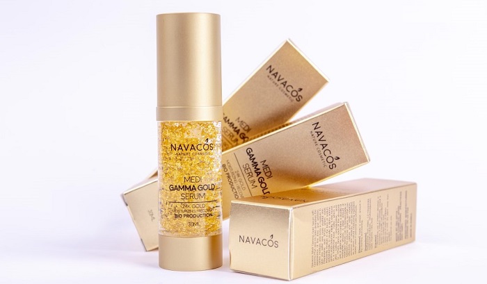 Serum vàng 24k Navacos được thiết kế sang trọng và tinh tế có thể nhìn thấy lượng tinh chất bên trong.