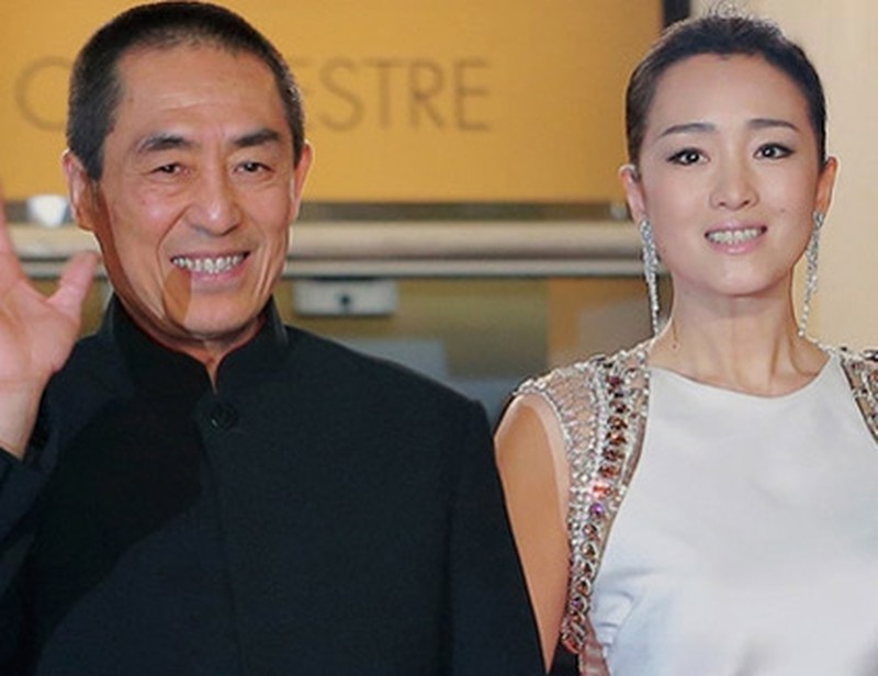 Củng Lợi đã từng có mối tình ngang trái đầy sâu đậm 8 năm với vị đạo diễn nổi tiếng Trương Nghệ Mưu.