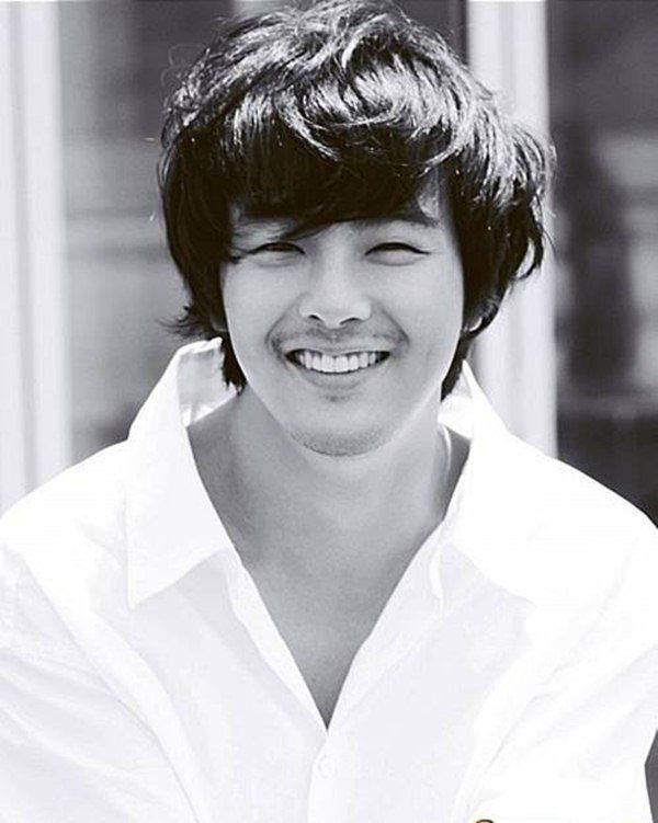 Ngày 30/06/2010, Park Yong Ha đã tự tử tại nhà riêng vì căn bệnh trầm cảm và những áp lực cuộc sống, gia đình khiến cho khán giả vô cùng tiếc thương.
