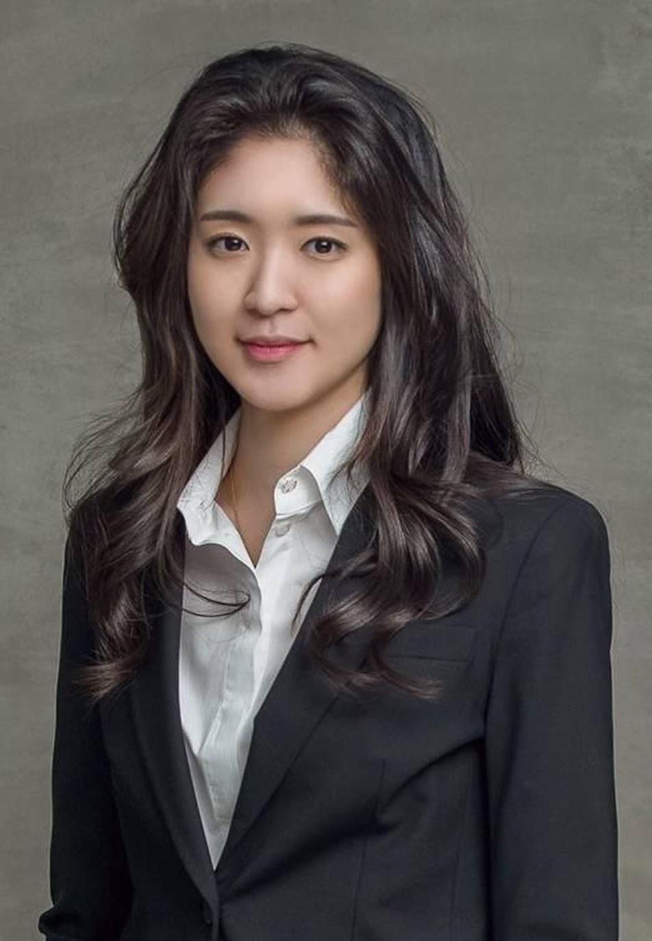 Suh Min-jung được coi là người thừa kế sáng giá cho đế chế kinh doanh của gia đình.