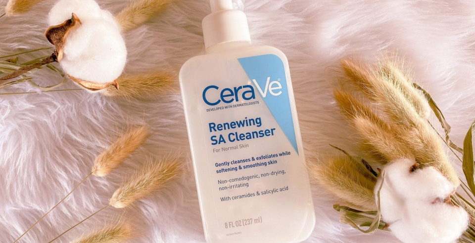 Sữa rửa mặt Cerave Renewing SA Cleanser dành cho da mụn, da nhạy cảm.