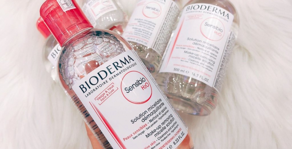 Nước tẩy trang Bioderma Sensibio H2O dành cho da nhạy cảm giúp tẩy trang và dịu nhẹ cho da.