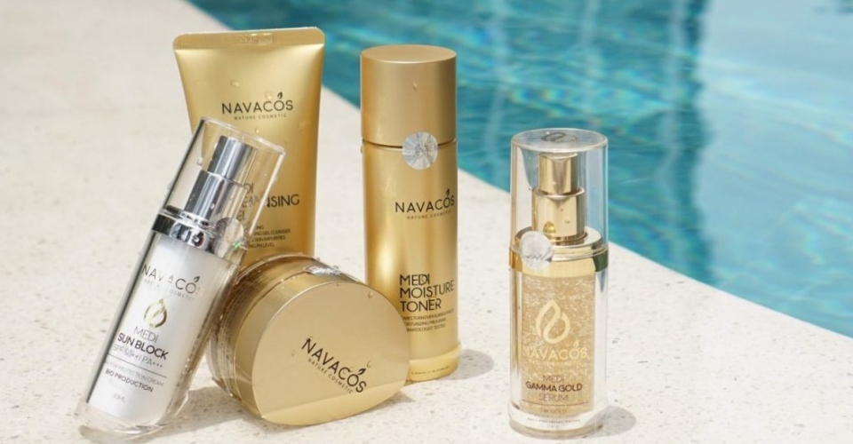 Serum vàng 24k Navacos là sản phẩm chăm sóc da của thương hiệu mỹ phẩm Navacos của Hàn Quốc.