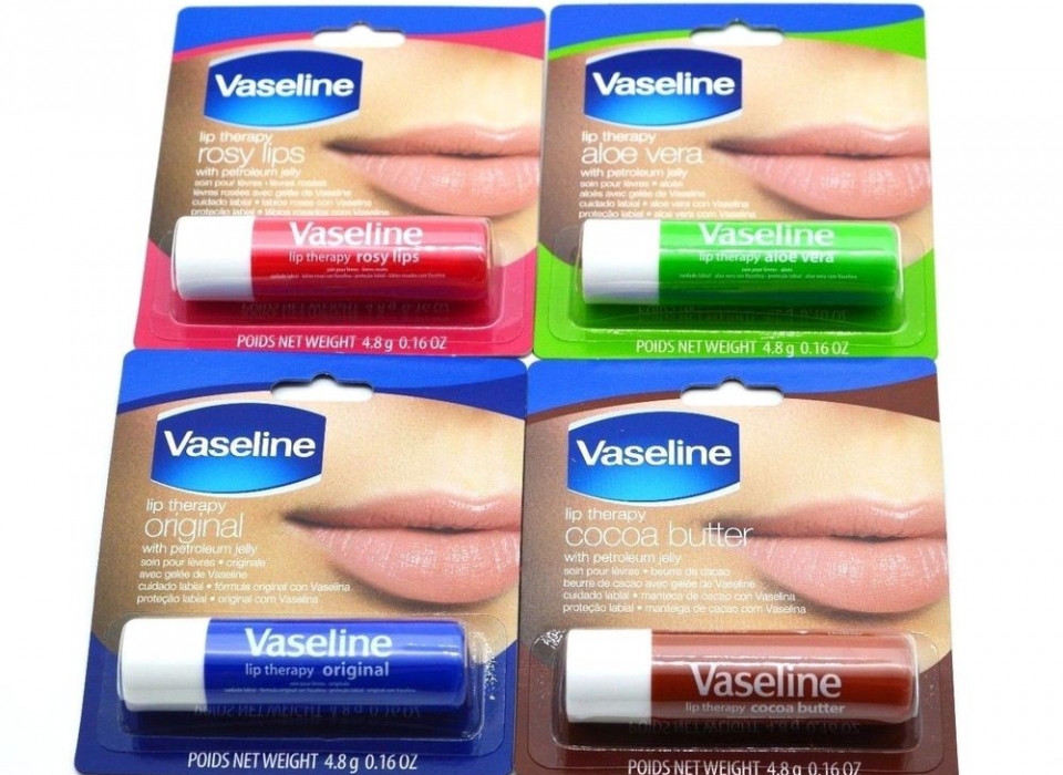 Son dưỡng Vaseline có son thỏi, son tuýp, son hũ và son hộp thiếc với nhiều vị khác nhau.