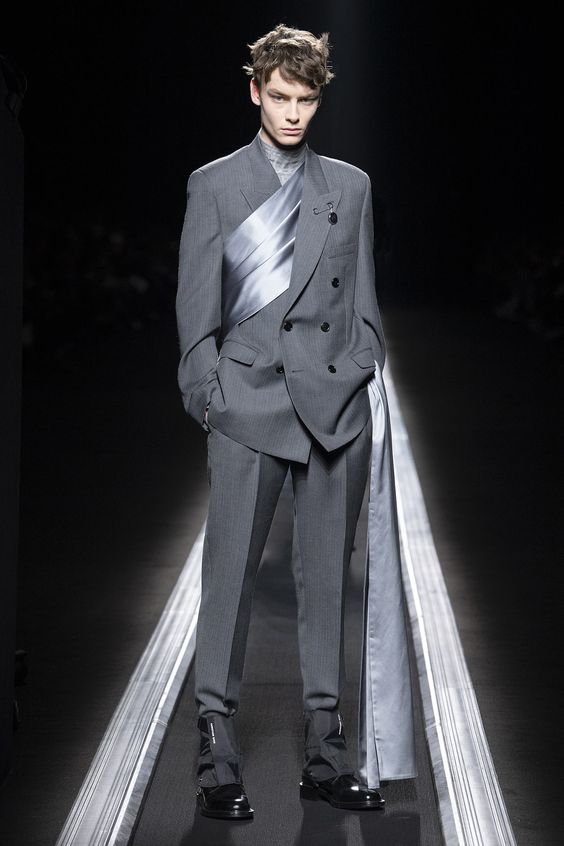 Một trong những thiết kế của Kim Jones cho Dior Men