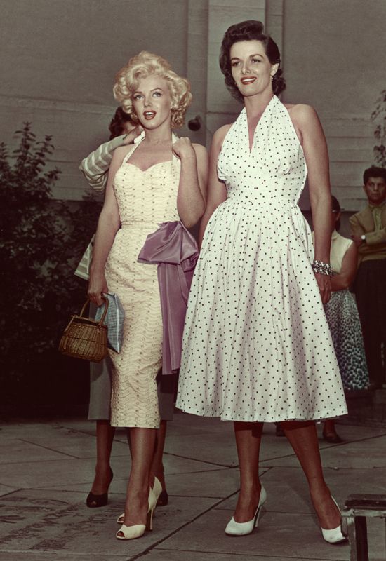 Marilyn Monroe và Jane Russell trong váy hoạ tiết chấm bi