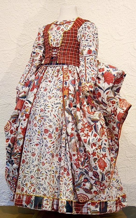 Vải chintz hoa với váy cotton (Ảnh: Pinterest)