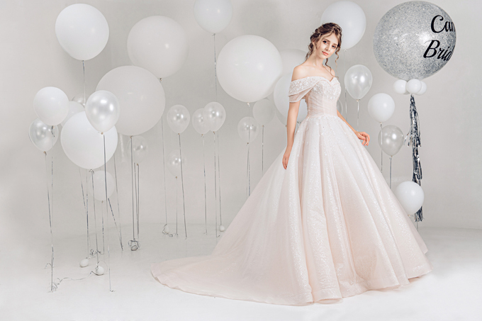Những cô dâu “nấm lùn” nên chọn mẫu váy cưới như thế nào?