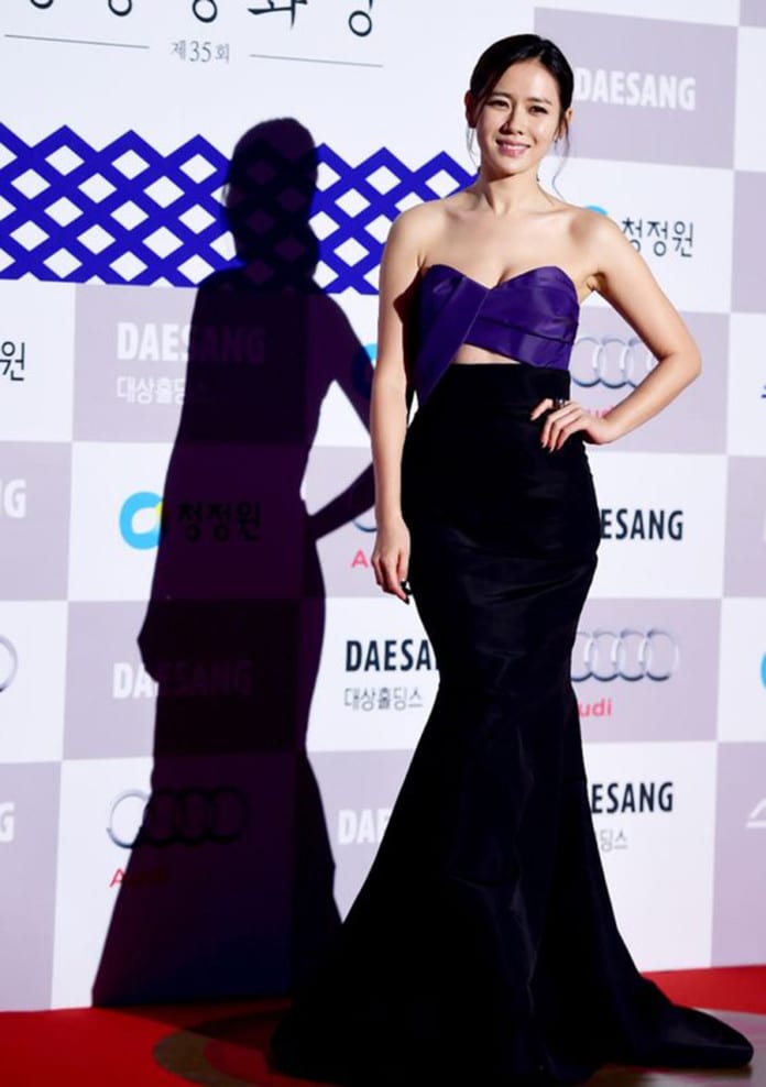 Son Ye Jin trong thiết kế váy đuôi cá khá bắt mắt