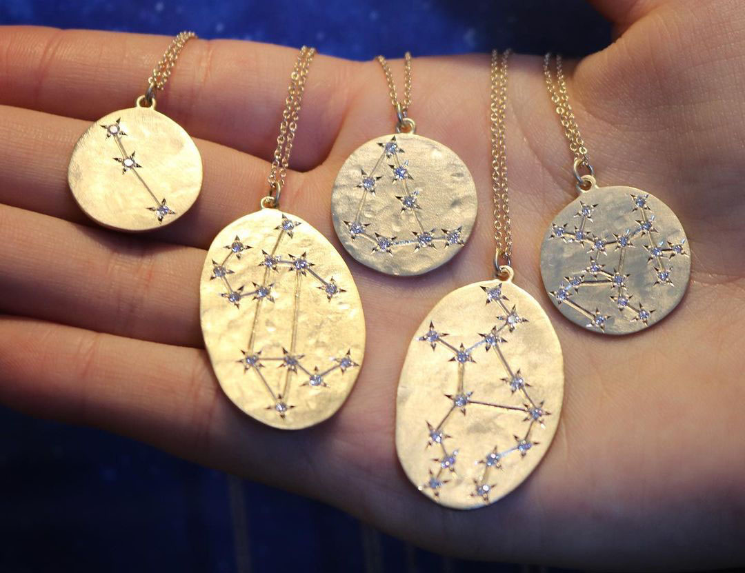 Vòng cổ cung hoàng đạo: Món phụ kiện thời trang được GenZ cực kỳ yêu thích