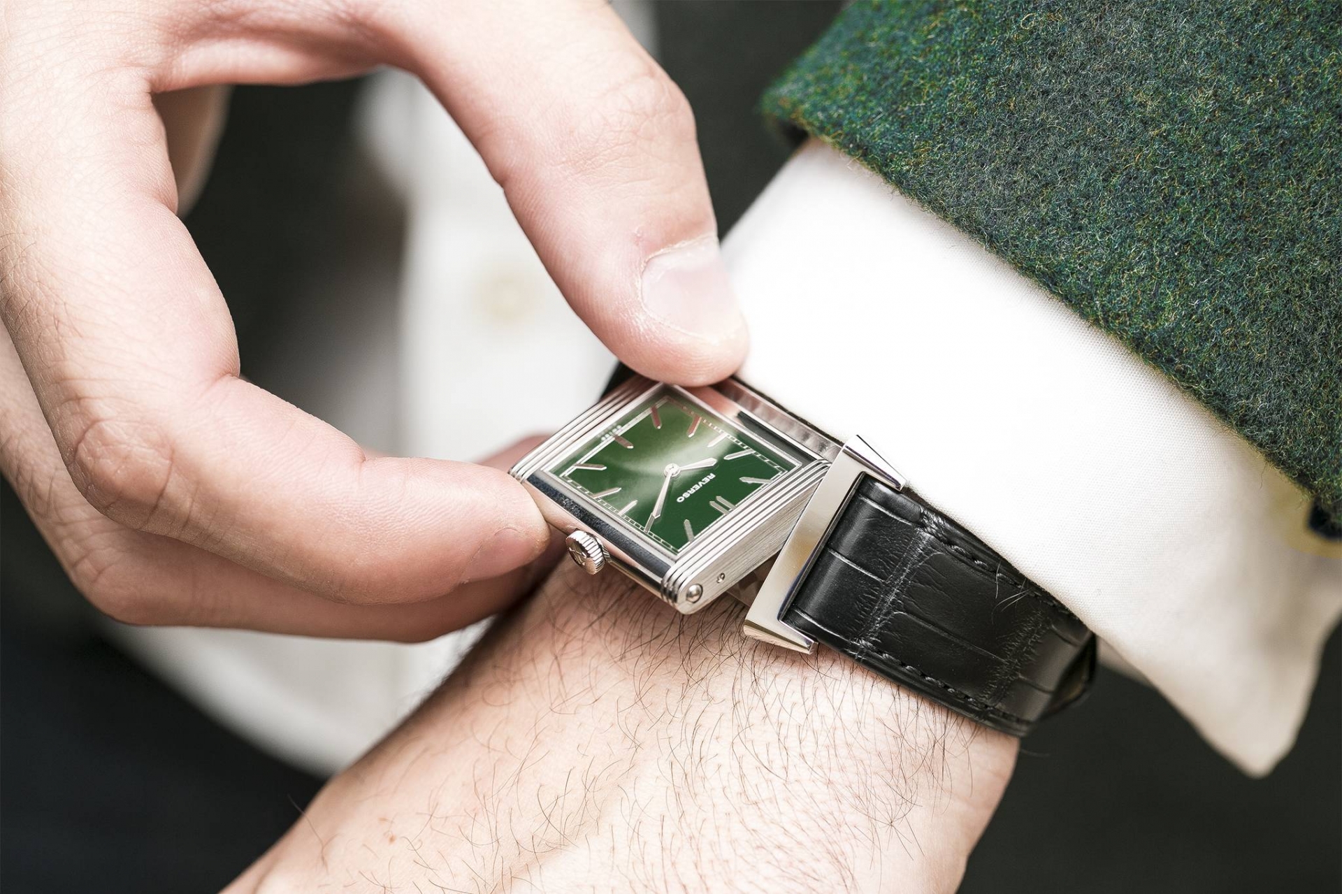 Ngắm nhìn 5 mẫu đồng hồ màu xanh lá 'hot' nhất năm 2021 - Ảnh 9