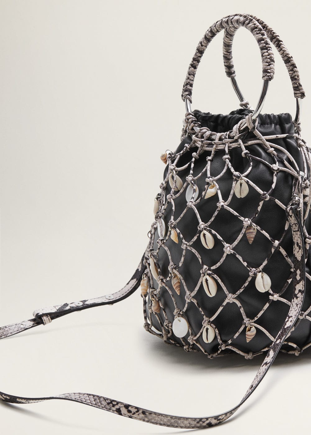 Những chiếc túi móc handmade dạng lưới mang sức hút từ mùa Hè sang Thu - Ảnh 10