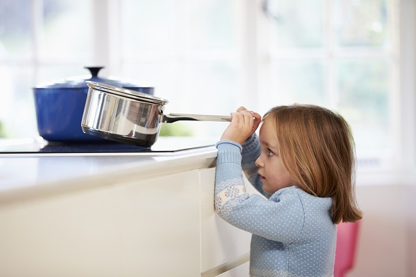 Độ tuổi phù hợp để trẻ ở nhà một mình