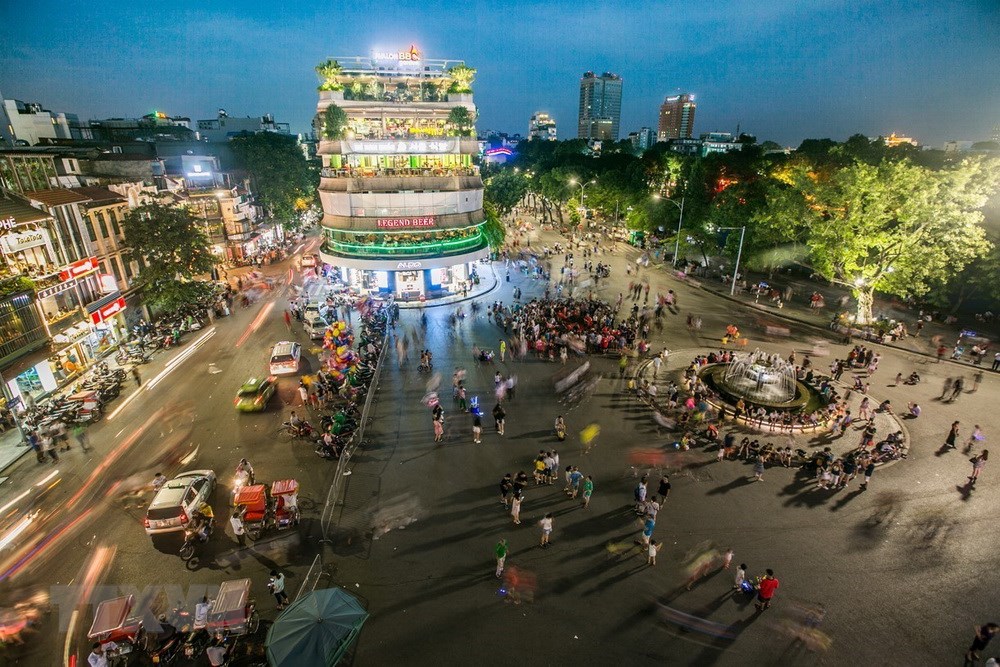 Phố đi bộ Hoàn Kiếm là một trong những tuyến phố giải trí trọng điểm của Hà Nội.