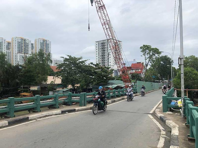 Cầu Phước Long vẫn đang xây dang dở.