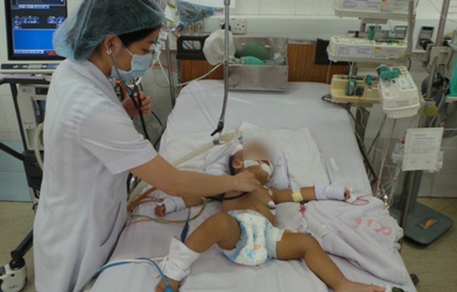 Bệnh nhân mắc bạch hầu tại Bệnh viện bệnh nhiệt đới TP.HCM. Ảnh: Dân Trí.