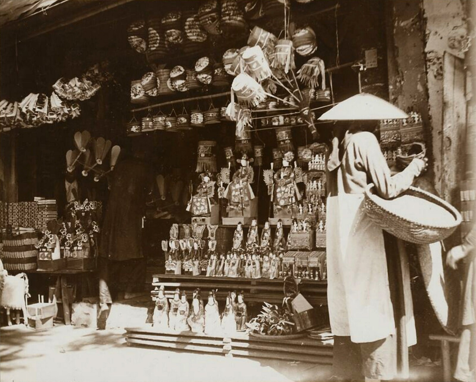 Cửa hàng đồ Trung thu nổi tiếng khoảng 1925-1935.
