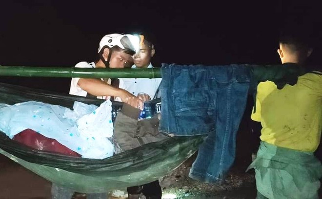 20 trai làng chạy ''marathon với thần chết'' trong đêm tối