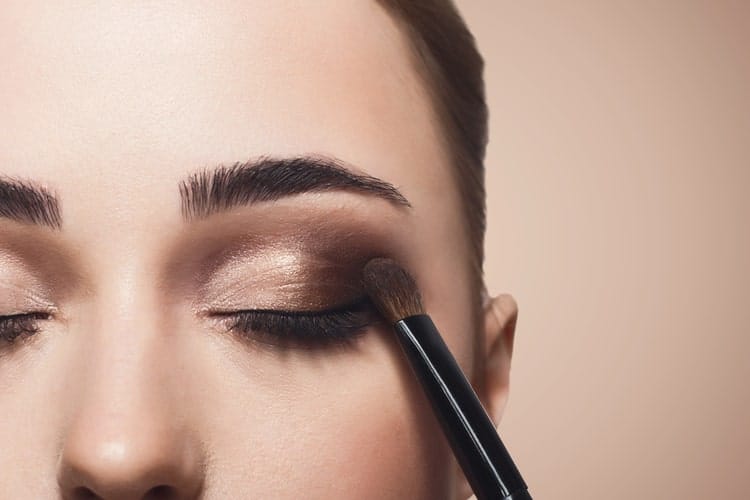 Cách trang điểm mắt an toàn theo tư vấn của bác sĩ Viện Mắt Trung ương