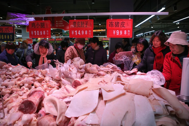 Công ty tặng thịt lợn làm quà trung thu cho nhân viên thay bánh