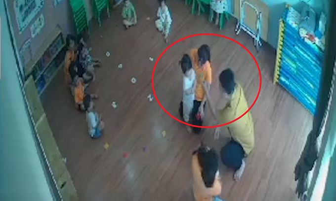 Người đàn ông đánh cháu bé tại trường mầm non nhắn tin tha thiết xin lỗi