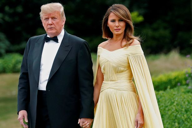 Vợ chồng Donald Trump đang tự cách ly chờ kết quả xét nghiệm Covid-19
