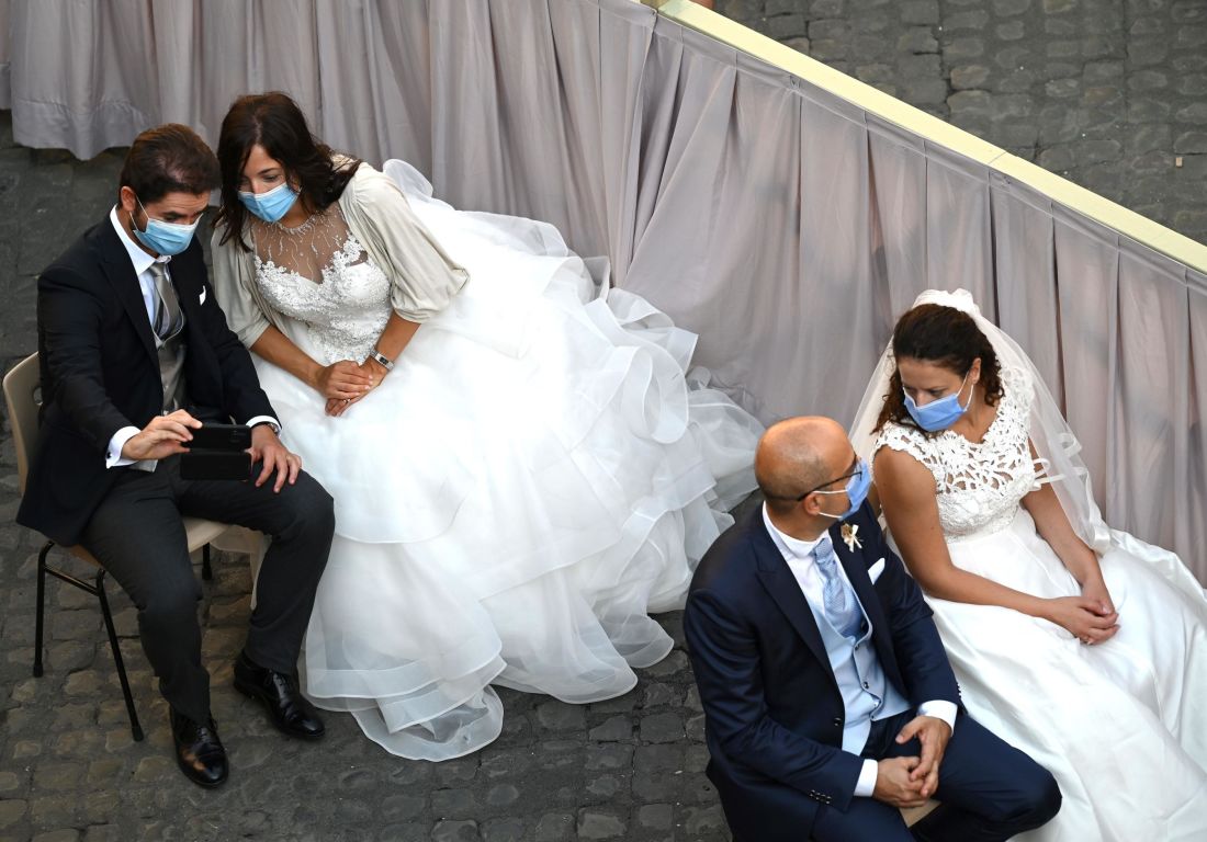 Đám cưới mùa Covid-19. Nguồn: Vincenzo Pinto / AFP / Getty.