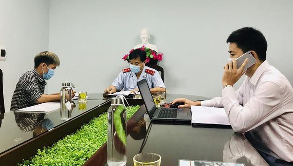 Nguyễn Văn Hưng bị phạt vì sản xuất nội dung nhảm nhí.