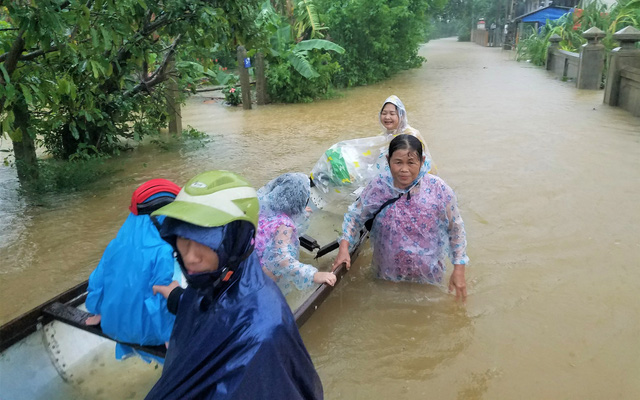 Hình ảnh mưa lũ ở Huế.