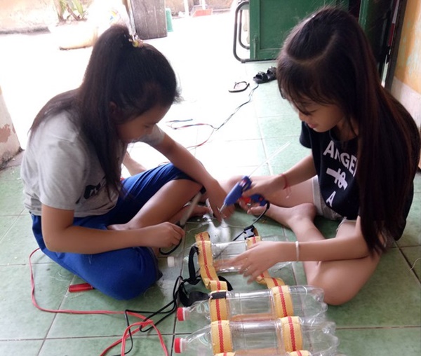 TP.HCM: Cứu khó cho bà con vùng lũ nhờ áo phao 0 đồng của 3 học sinh lớp 5