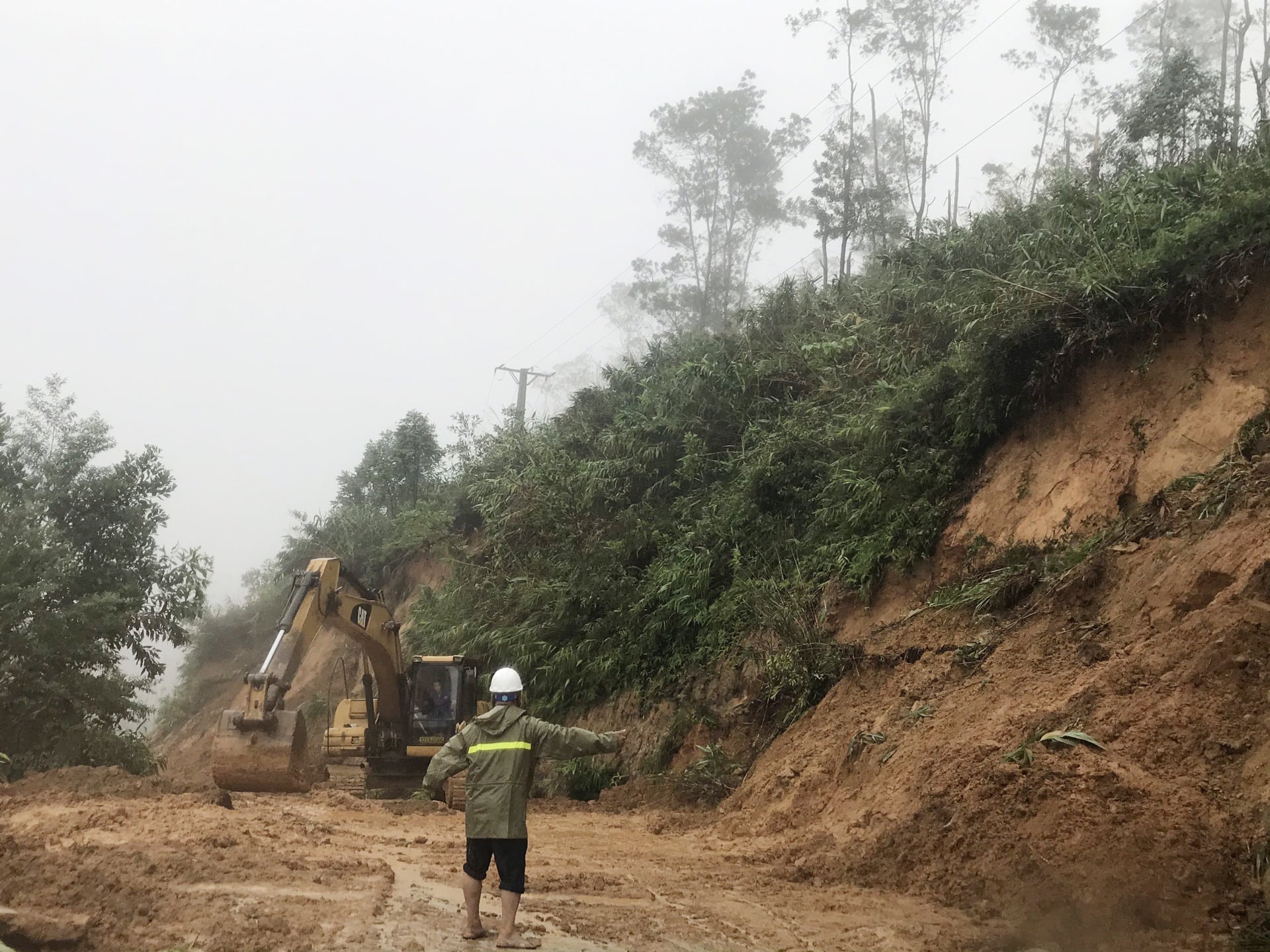 Sạt lở Rào Trăng 3: Còn 3km nữa sẽ thông tuyến đường bộ đến Rào Trăng 3