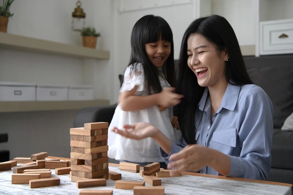 Phụ nữ có học vấn cao hối hận vì chọn ở nhà làm nội trợ