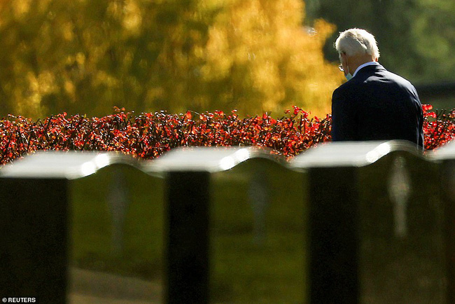 Joe Biden đến thăm mộ con trai quá cố ngay sau ngày đắc cử Tổng thống