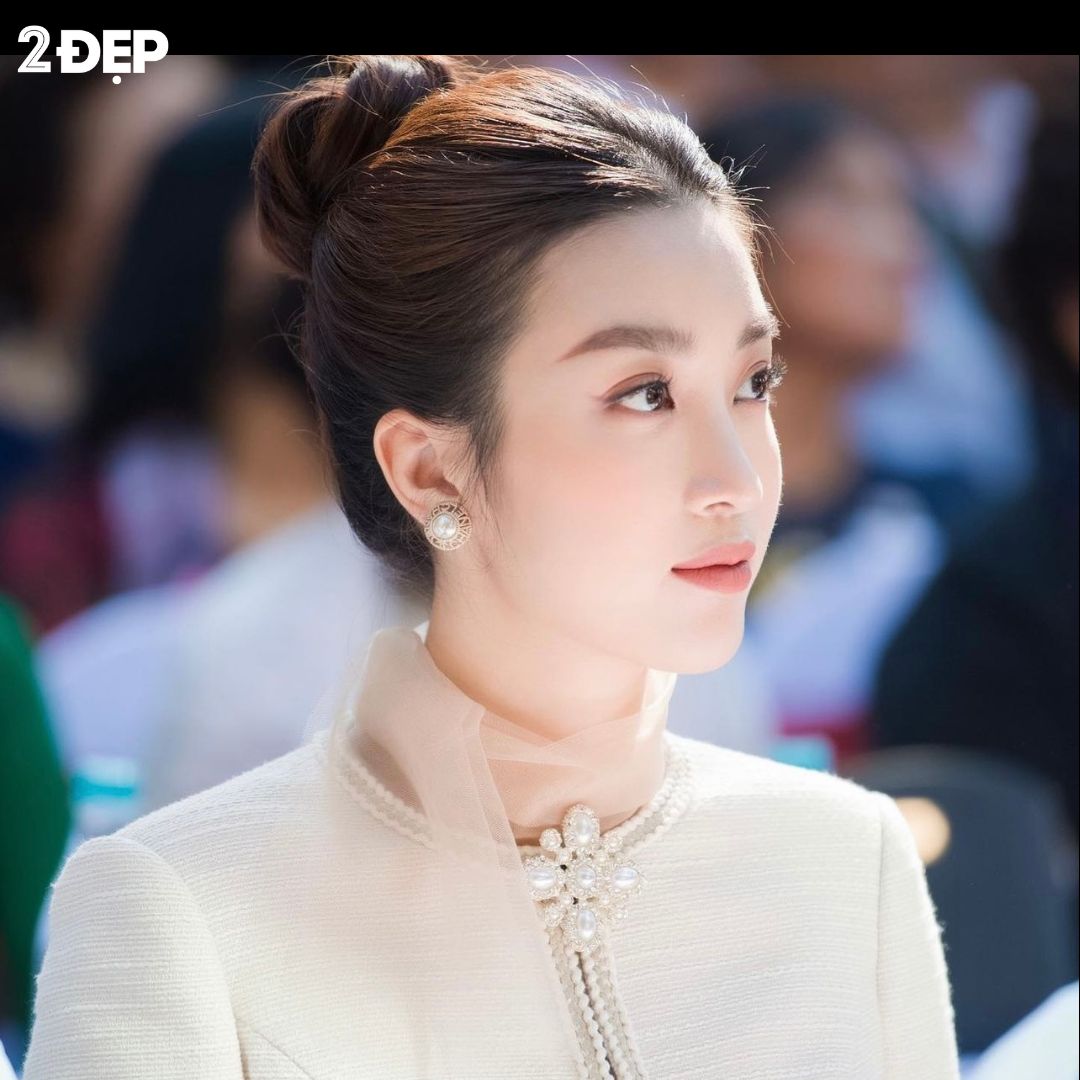 Hoa hậu Đỗ Mỹ Linh vui mừng đón con gái đầu lòng