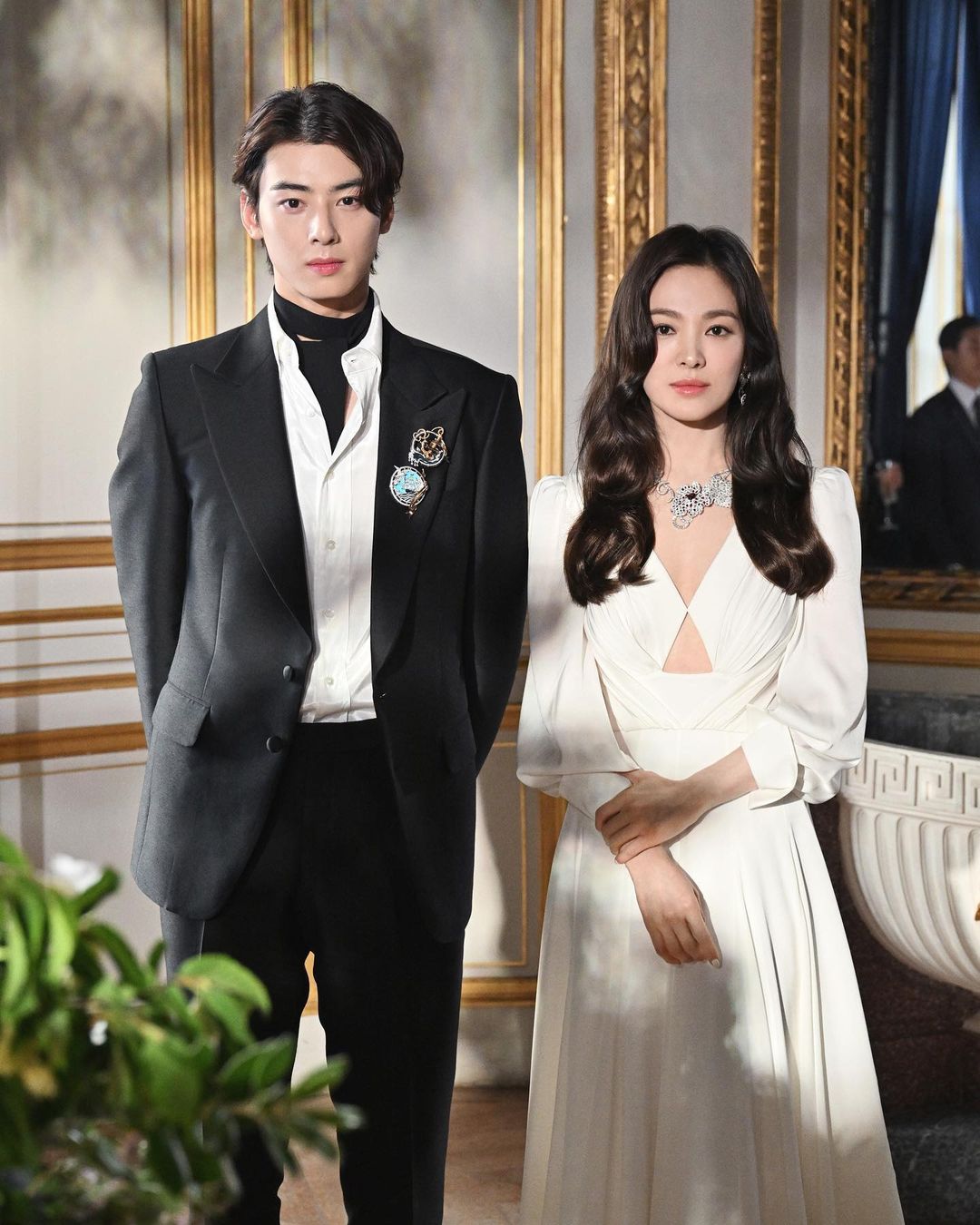 Song Hye Kyo cũng được các nhãn hàng thời trang xa xỉ 