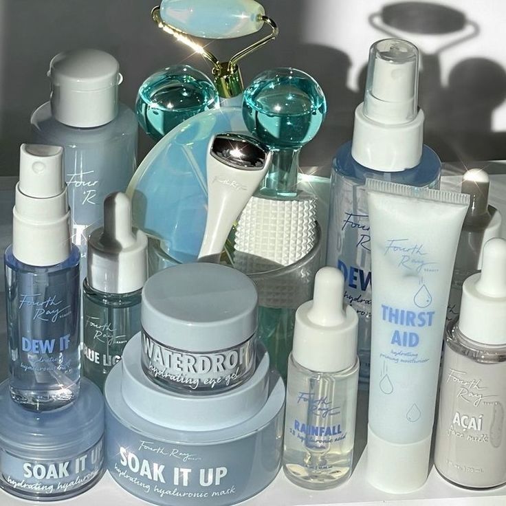 Tính chất của axit hyaluronic giúp làm da căng tràn và giảm thiểu sự xuất hiện của nếp nhăn một cách nhanh chóng. Điều này đã làm cho thành phần này trở nên rất phổ biến, và có lẽ bạn đã thấy nhiều thương hiệu nhấn mạnh rằng sản phẩm serum hoặc kem dưỡng của họ chứa axit hyaluronic