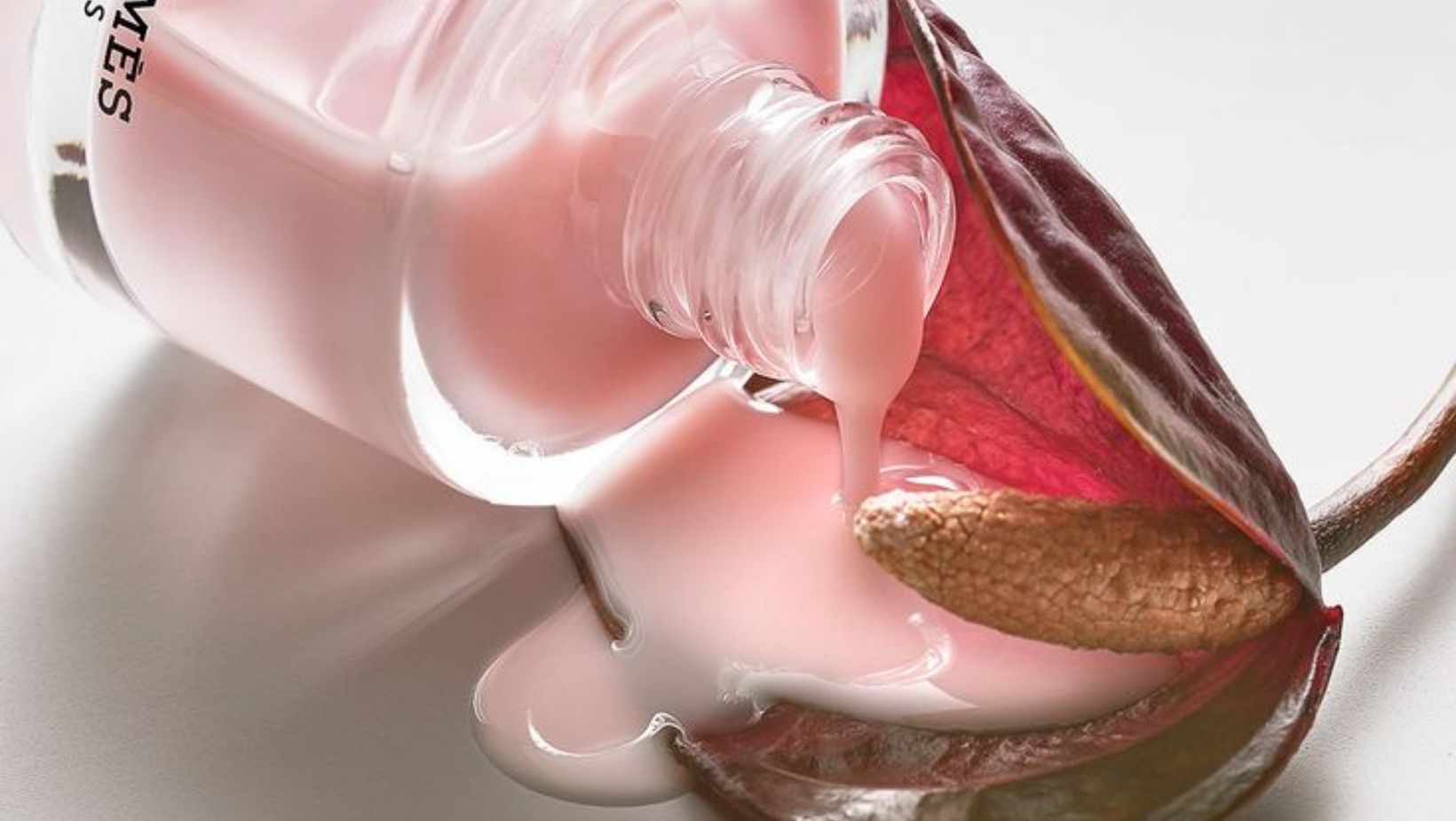 Squalane có khả năng dưỡng ẩm tốt hơn acid hyaluronic không?