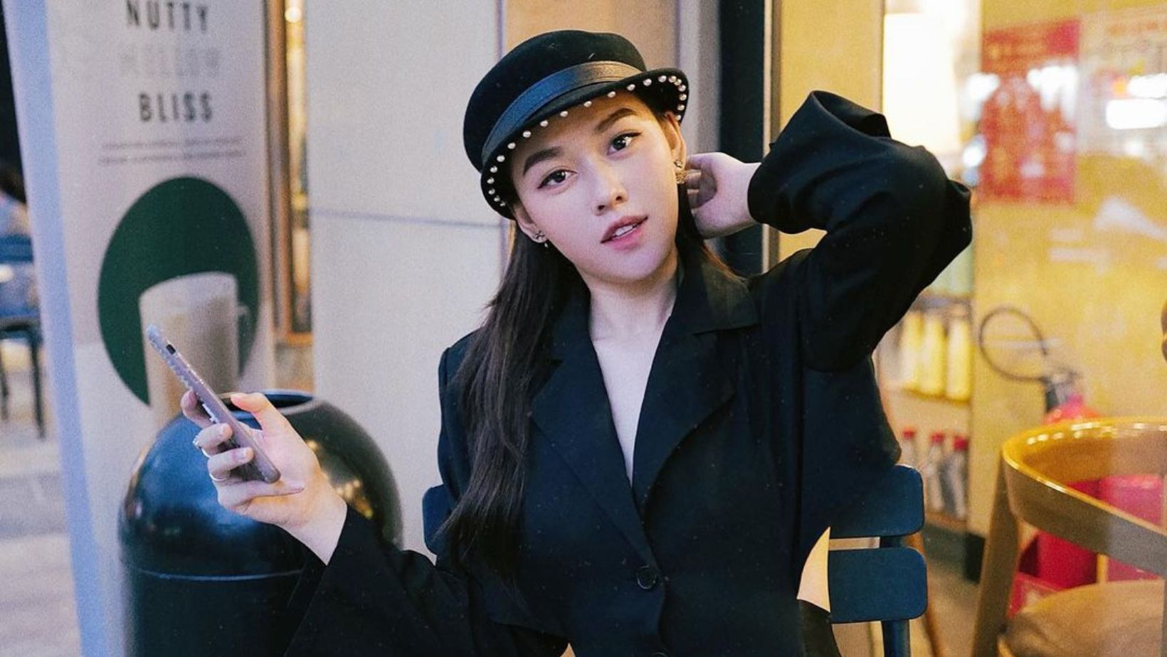 Diện trang phục màu trung tính trẻ trung, sang xịn mịn như Á hậu Tường San