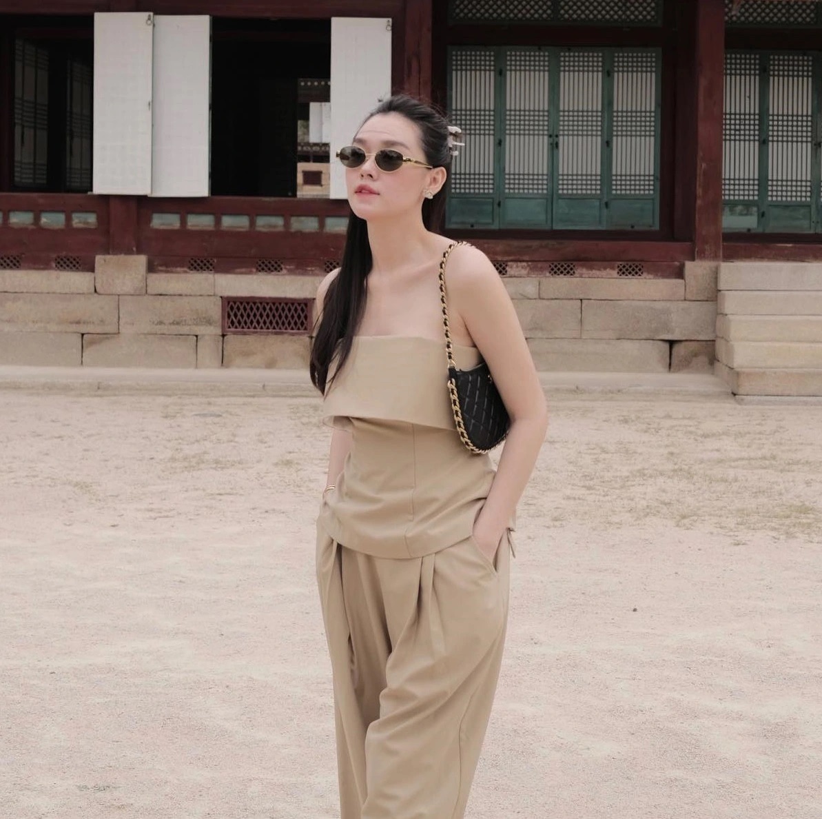 Những bộ trang phục của nàng Á hậu có sự đa dạng, không hề đem đến cảm giác nhàm chán, rất lý tưởng để chị em học hỏi