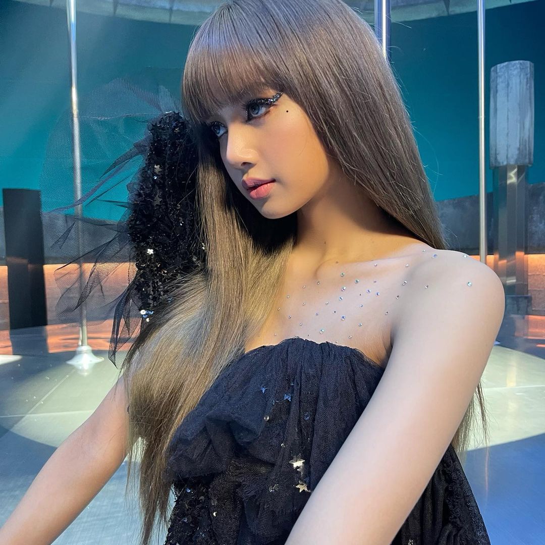 Hiện tại YG vẫn chưa đi đến thoả thuận hợp đồng với Lisa khiến các fan vô cùng lo lắng