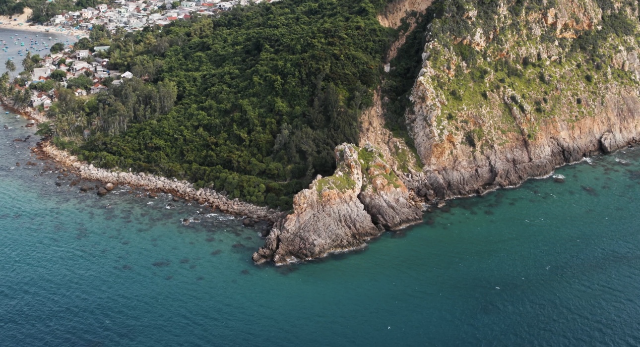 Mũi Vi Rồng ở Bình Định là một tuyệt tác thiên nhiên đã được tôn vinh đặc biệt, tạo nên sự kết hợp huyền bí và cuốn hút cho phần lớn khán giả