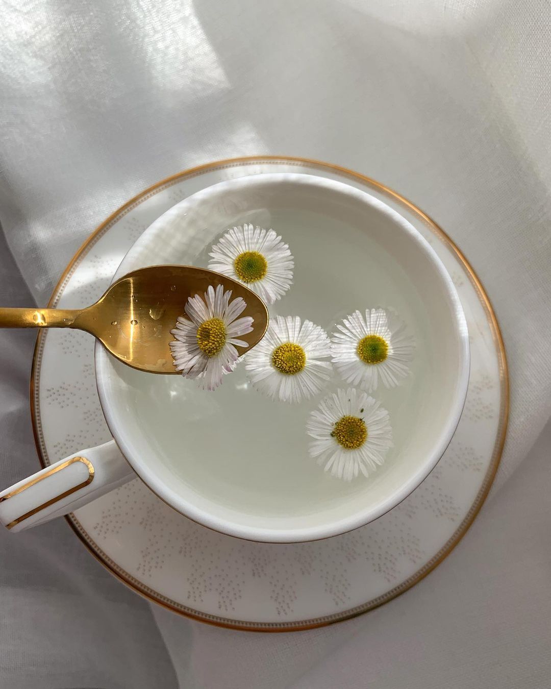 Điều gì xảy ra nếu bạn uống nước ấm mỗi ngày?Nếu bạn uống nước ấm mỗi ngày, cơ thể bạn sẽ nhận được những lợi ích tuyệt vời dưới đây.