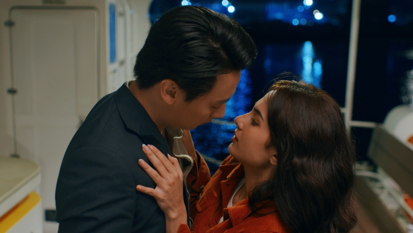 Doanh nhân thành đạt lần đầu biết yêu trong "Giao lộ 8675", cách thức yêu đơn giản đến bất ngờ