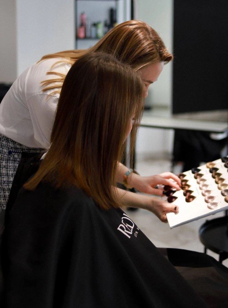 Dữ liệu bao gồm 120.000 đối tượng là phụ nữ trong độ tuổi từ 30 đến 55. Từ chiều cao, cân nặng, chủng tộc, tình trạng hút thuốc và uống rượu, màu tóc tự nhiên, tiền sử gia đình mắc bệnh ung thư, tình trạng mãn kinh, v.v. của họ, các nhà nghiên cứu đã tiến hành phân tích, đồng thời thu thập thông tin về việc họ có sử dụng thuốc nhuộm tóc vĩnh viễn hay không cũng như tỷ lệ mắc và tử vong do ung thư.