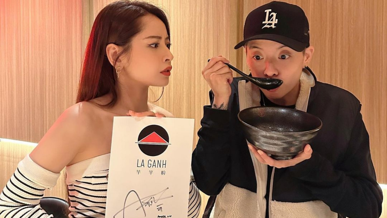 Dàn sao tới ủng hộ quán phở của Chi Pu: Amber "hí hửng" vì được ăn phở suốt đời